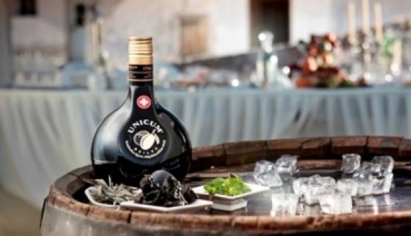 AMARO UNICUM PRUGNA CL.70